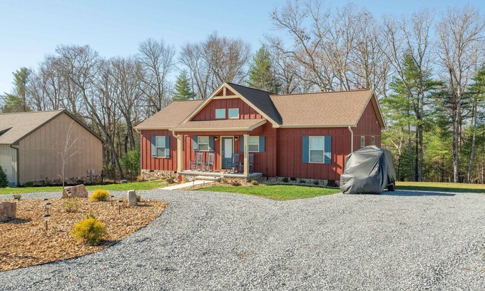 Sparta Cabin | Kick back-relax & enjoy nature while enjoying the great amenities of this home