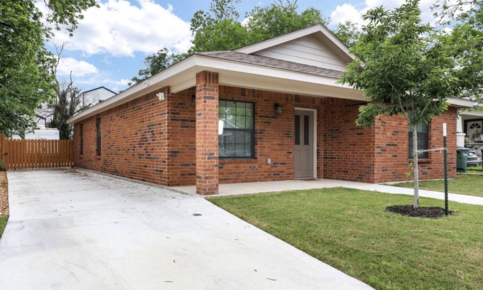Eastside Promise Neighborhood House | Kicks theme house near - SA Downtown and AT&T Centern