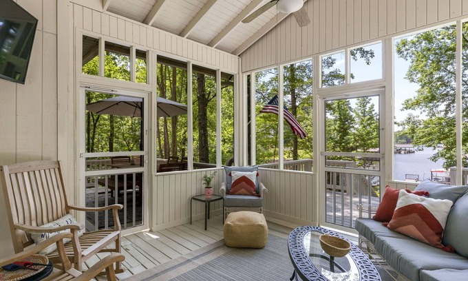 Dadeville Cottage | Kid Friendly! Upgraded Lake Front Cottage at Lake Martin! 35 Minutes to Auburn!