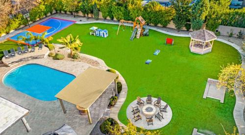 Hope House | Kids Package I Playground I Heated Pool I Spa I