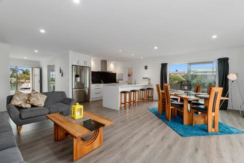 Ruakaka House | Kihi Retreat - Ruakaka Holiday Home
