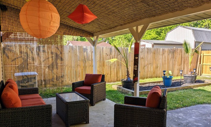 Vermilion House | Kiki's Tiki - Aloha Ohio! Pet friendly Family Getaway to Lake Erie