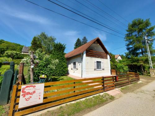 Szigliget House | Kilátás a tóra Apartman
