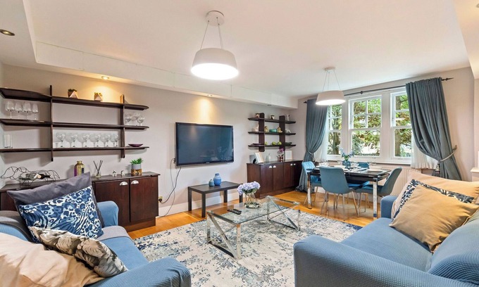 Mapesbury Apartment | Kilburn Oasis Pool, Gym + Secure Parking 2-Bedroom