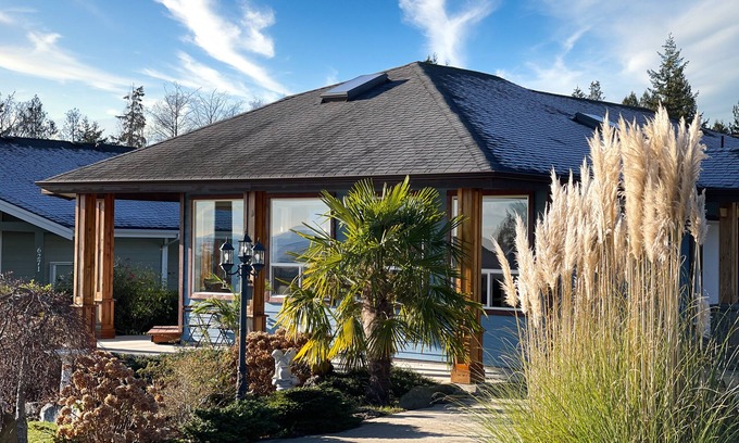 West Sechelt House | Kin Ranch - A Peaceful Garden Oasis with Luxe Views
