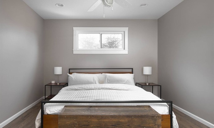 Tower Homes House | King Bed & 2.5 baths * Google Fiber * BBQ*
