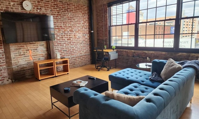 Mount Vernon Condo | KING bed + Adjustable Bed + Parkingn