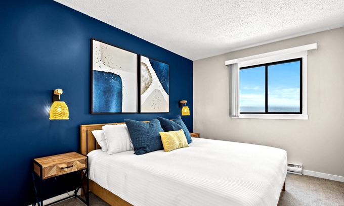 Kamloops Apartment | King Bed Cityscape | Private Patio, FREE Parking