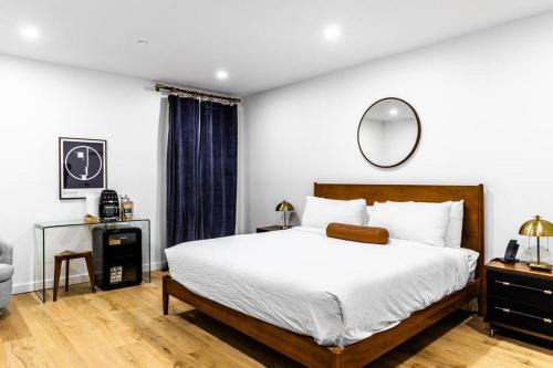 Bangor Apartment | King Bed , DTWN, 50 in Roku TV , Fiber Internet, Room # 203