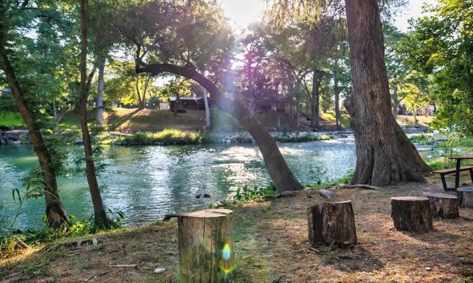 Gruene House | King Bed Huge Porch River Front Gruene TX Getaway!