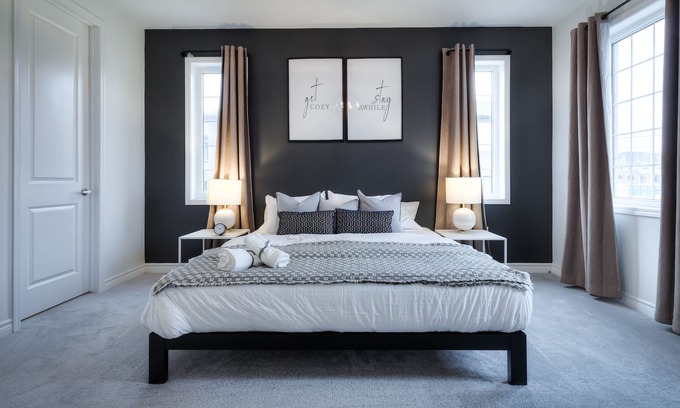 Pickering House | King Bed I Chefs Kitchen I Toronto Zoo I Park Free I Family and WFH friendly