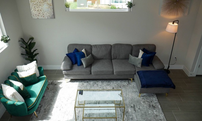 Terrell Heights House | King Bed, Minutes from Downtown and Pearl, Entire House
