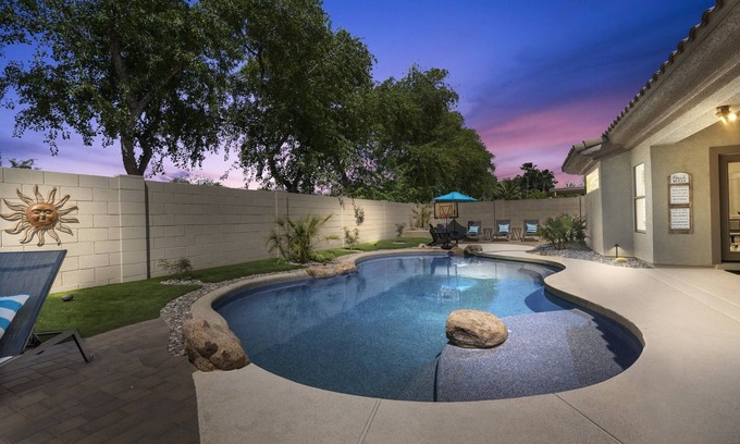 Palm Valley House | KING Bed ~ Palm Valley Golf Course ~ Heated Pool ~ Hot Tub ~ Updated Home!
