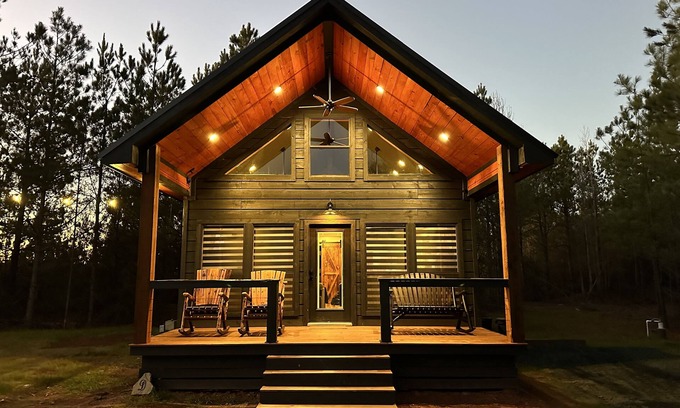 San Augustine Cabin | KING BED! Private trails! Cabin 12 acres! Firepit!