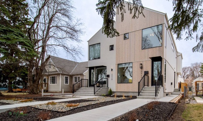 Southwest Edmonton House | King Bed|Sleeps 8|Garage|Near Whyte Ave & UofA