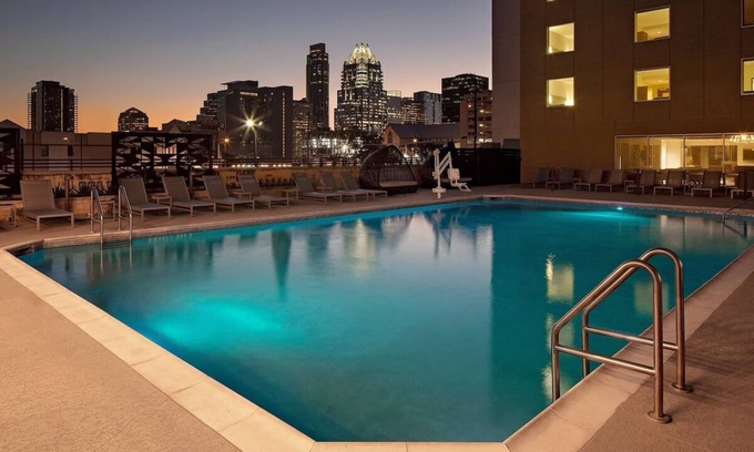Red River Cultural District House | King Bed Stay, Holiday Inn Austin, Poolside Relaxation, Near Lively 6th Street