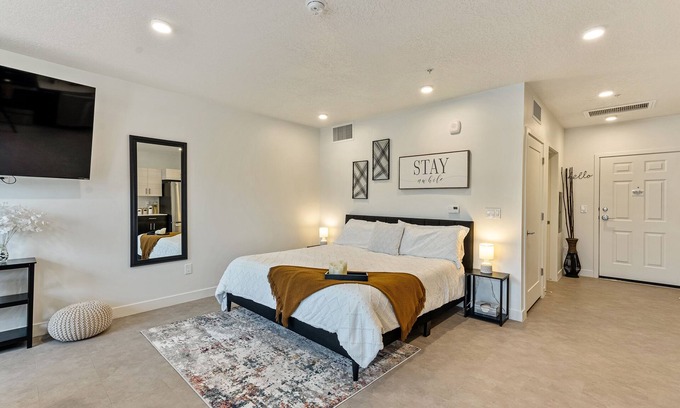 Lower Avenues Apartment | KING Bed/Studio Apt/Gym/Garage