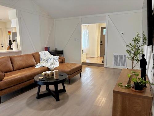 Conroe House | King Bed Suite in Conroe , Garage Available