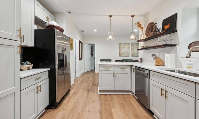 Virginia Highland House | King Bed | Walkable to Piedmont Park | Terrace