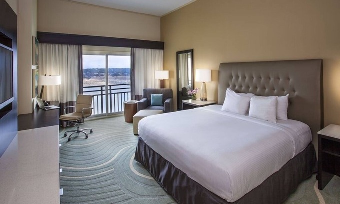 Lakeway Hotel | King Bed with Balcony at Lakeway Resort & Spa, Pets Allowed!