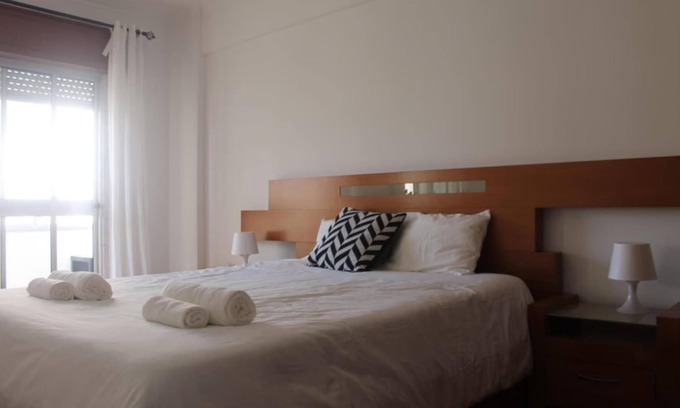 Massama Apartment | King Bedroom 1 In Sintra- Massamá Next To Train Station