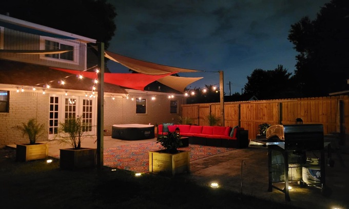 Nassau Bay House | King Beds*NASA*Kemah*HotTub*Arcade Games*