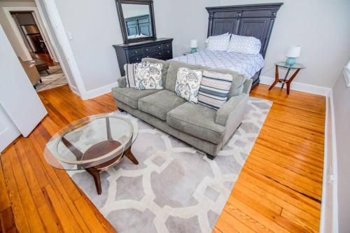 Historic District Apartment | King George Downtown Annapolis Getaway