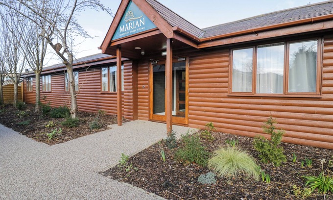 Meliden Cottage | KING HOTEL ROOM, romantic, character holiday cottage in Dyserth
