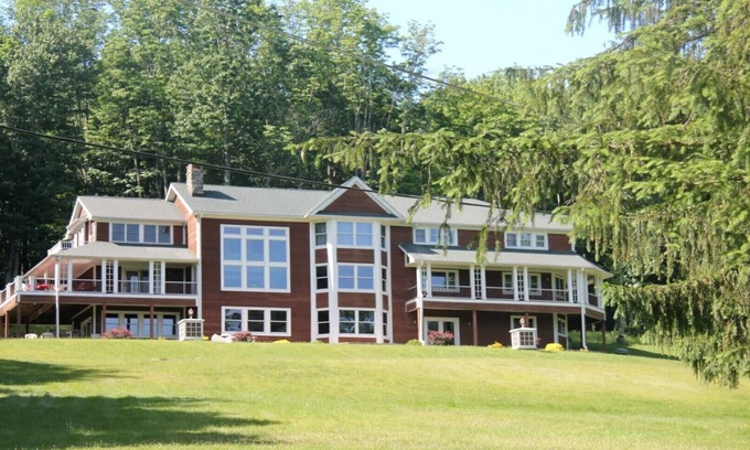 Lake Ariel House | KING LOFT/SUITE Rental- Luxurious Lakefront on Lake Wallenpaupack