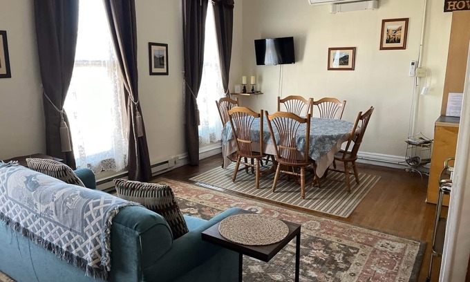 Buffalo Apartment | King One Bedroom, Converted1894 Historic Hotel, Downtown Buffalo Wyoming