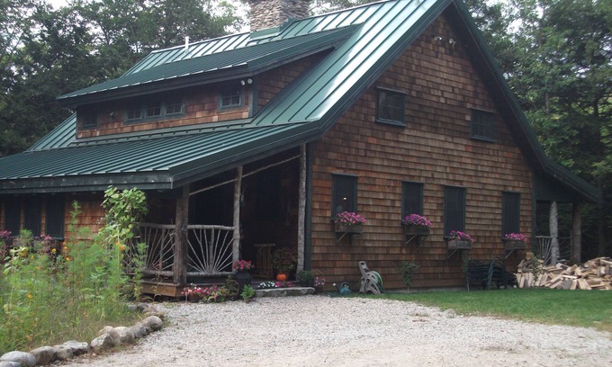 Eaton Cabin | King Pine Ski and Purity Spring Resorts (1) mile South. N.Conway 15 mins. North