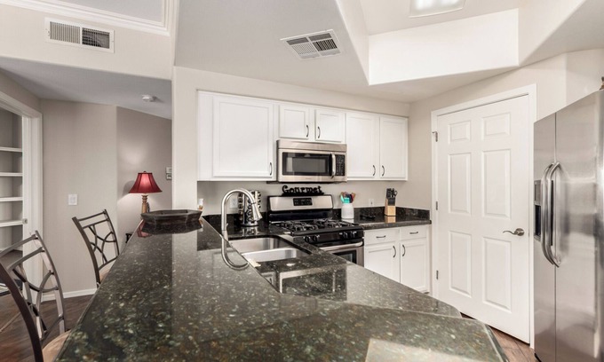 Villa De Paz Condo | King, Queen & 2 Twins-Cardinals/Dodgers/Whites Sox Close w/Fitness, Heated Pool!
