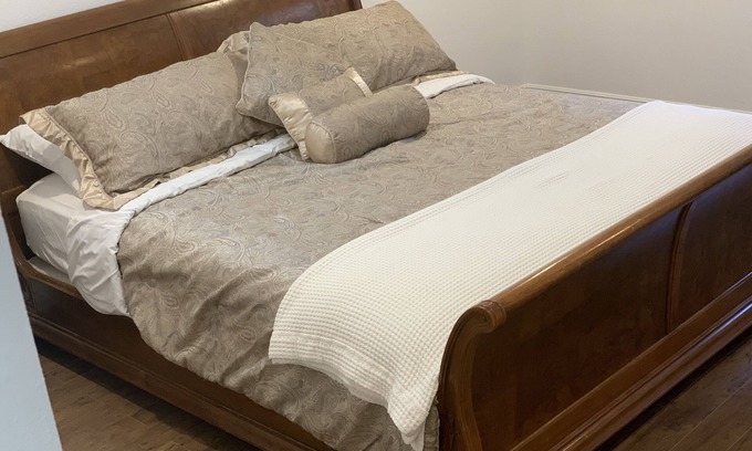 North Los Altos House | King &queen beds 4 B & 2 Ba, 2000 SF gated home in prestigious north Los Altos