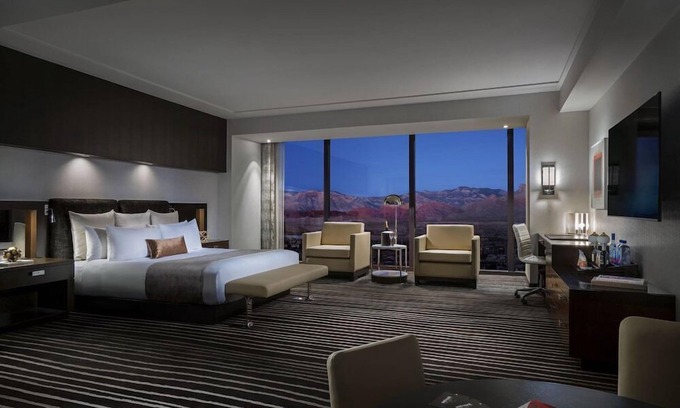 Summerlin South House | King Room at a 5⭐️ Hotel