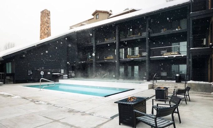 Teton Village Hotel | King Room, Gravity Haus, Mountain View, Ski Access, Village Charm