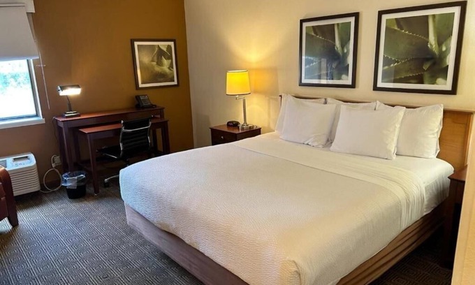 Orlando Apartment | King Room Near Blanchard Park ORL