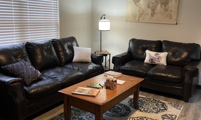Ottawa House | King size bed! Pet friendly 3bd 1 bath house with garage 0.7 mi to downtown.