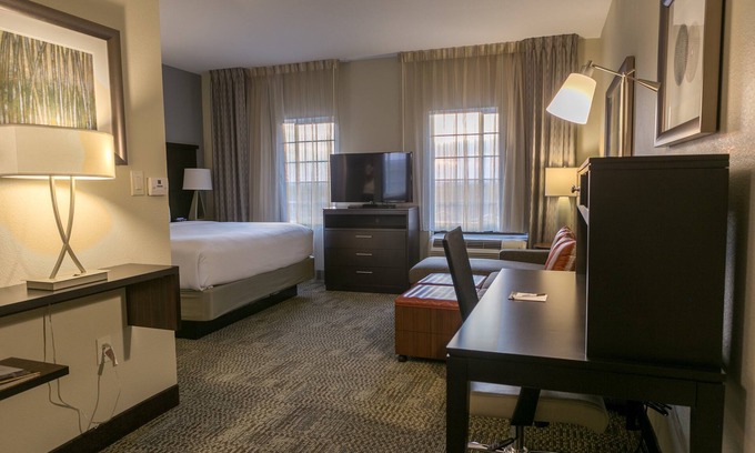 McNeil Apartment | King Studio. Free Breakfast. Pool. Near U of Texas & Austin Tech Corridor.