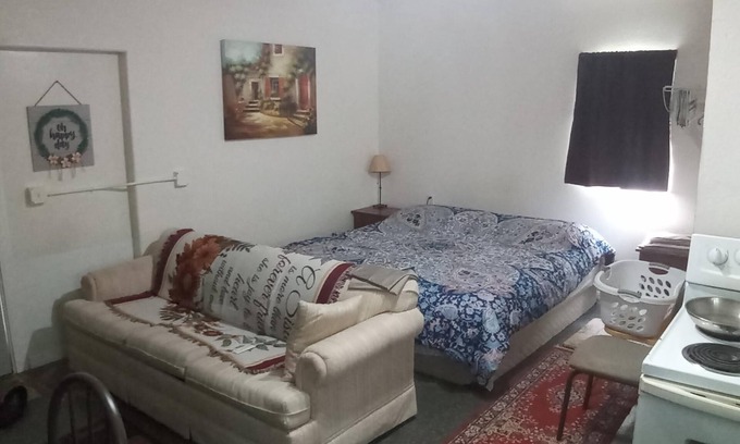 Fellowship Apartment | King Studio Near Canyon Zipline, Juniper, Silver Springs -Level 2 EV Car Charger
