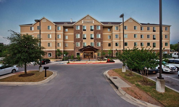 Sweetbriar Apartment | King Studio Near Downtown Austin. Free Breakfast, Pool & Gym Access.