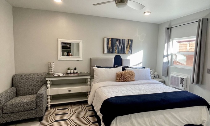 Hurricane Apartment | King “Suite Escape” just 25 minutes from Zion
