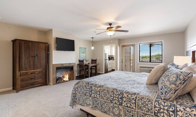 Indian Point Condo | King Suite for Two at Indian Point
