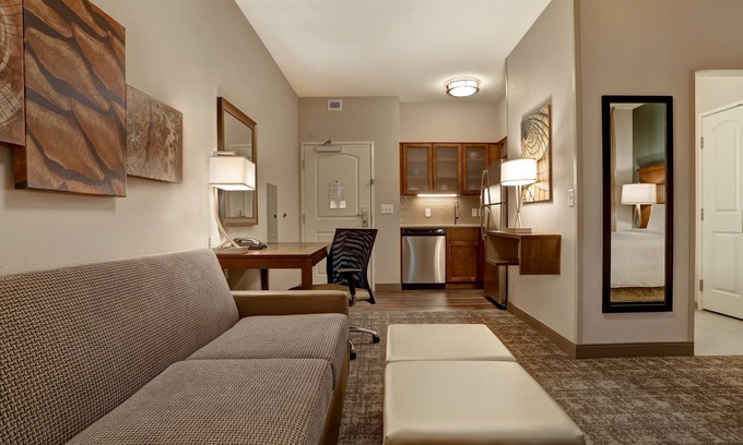 Overland Park Apartment | King Suite. Free Breakfast. Pool. Shared BBQ. Gym. Great for Business Travelers!