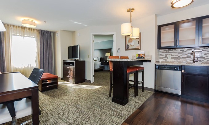 Grand Forks Condo | King Suite. Free Breakfast. Indoor Pool & Hot Tub. 15 Min Walk to University of North Dakota.