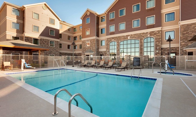 Midland Apartment | King Suite. Free Breakfast. Pool. Great for Business Travelers!