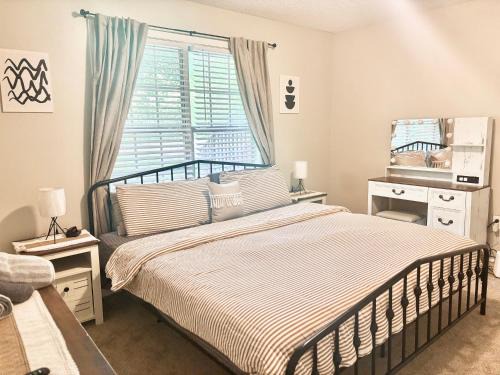 Ellenwood House | King Suite - Half Bath - Gym - Game Room - Hot Tub