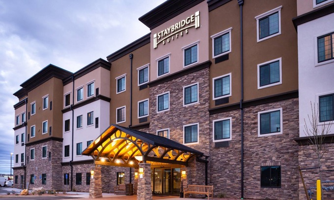 St. George Condo | King Suite Near Dixie State University! Free Breakfast + Pool & Hot Tub Access
