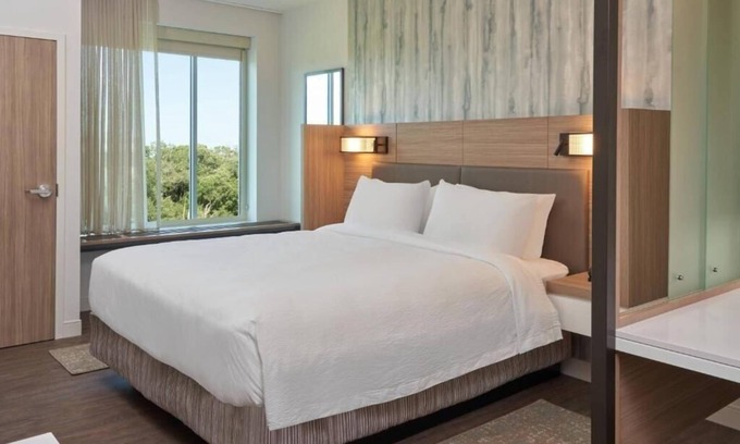 Orlando Apartment | King Suite Near See You Eyecare ORL