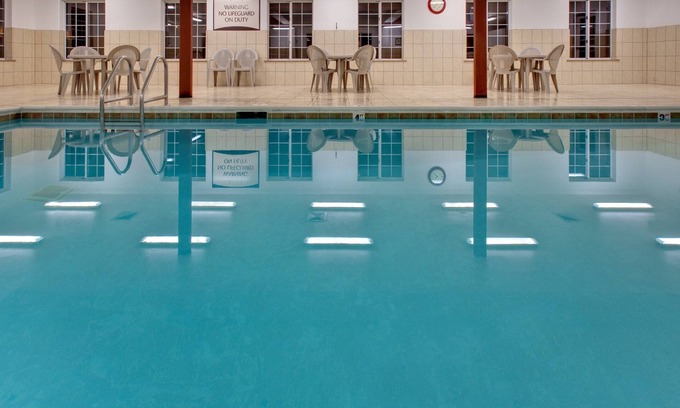 Rockford Apartment | King Suite. Pool. Free Breakfast. Great for Business Travelers!