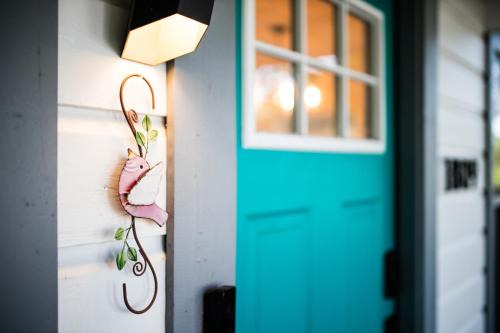 East Cesar Chavez House | King Suite Retreat -Steps from Football & Perfect for Holiday Stays